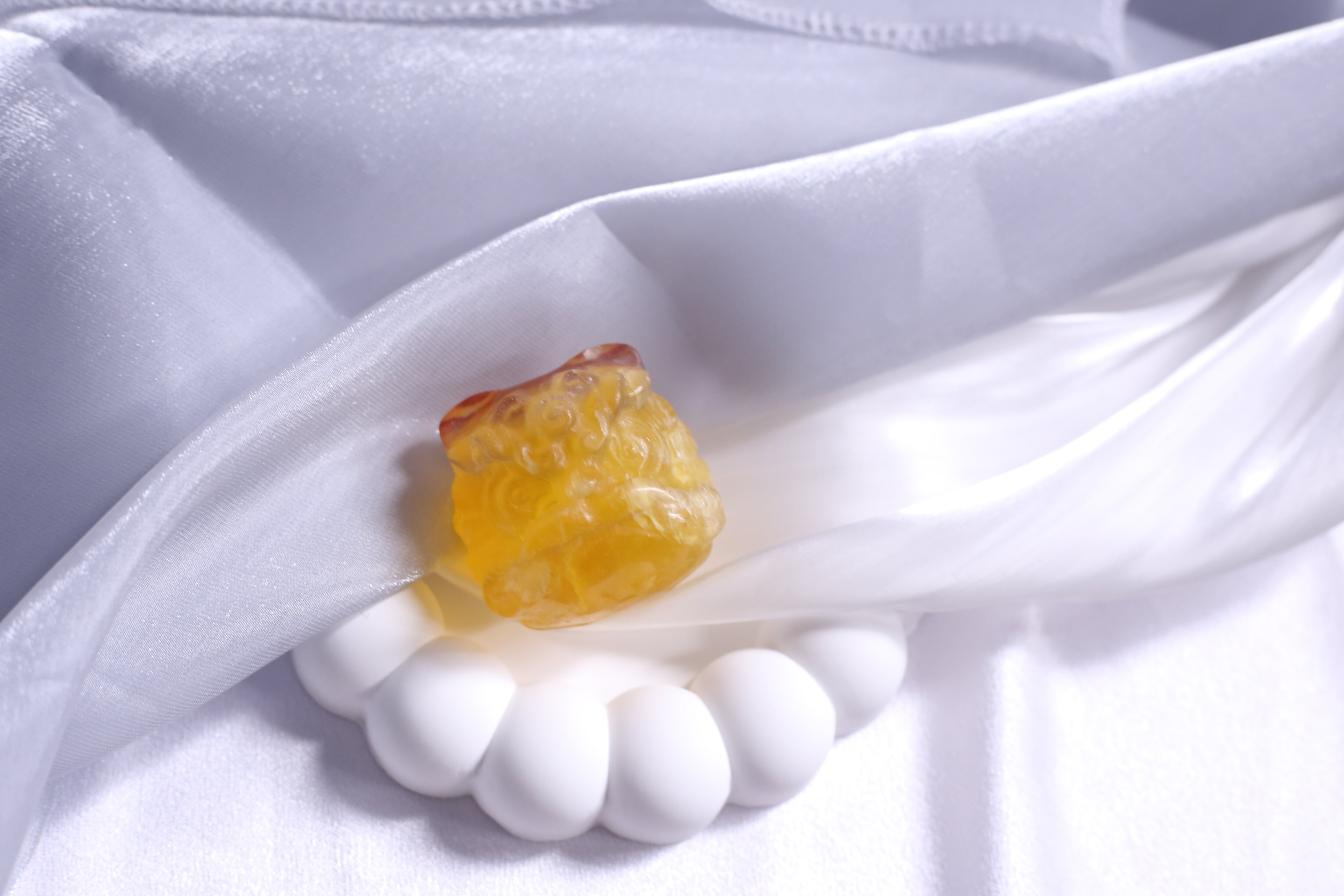Caramel pudding with fluorite lion