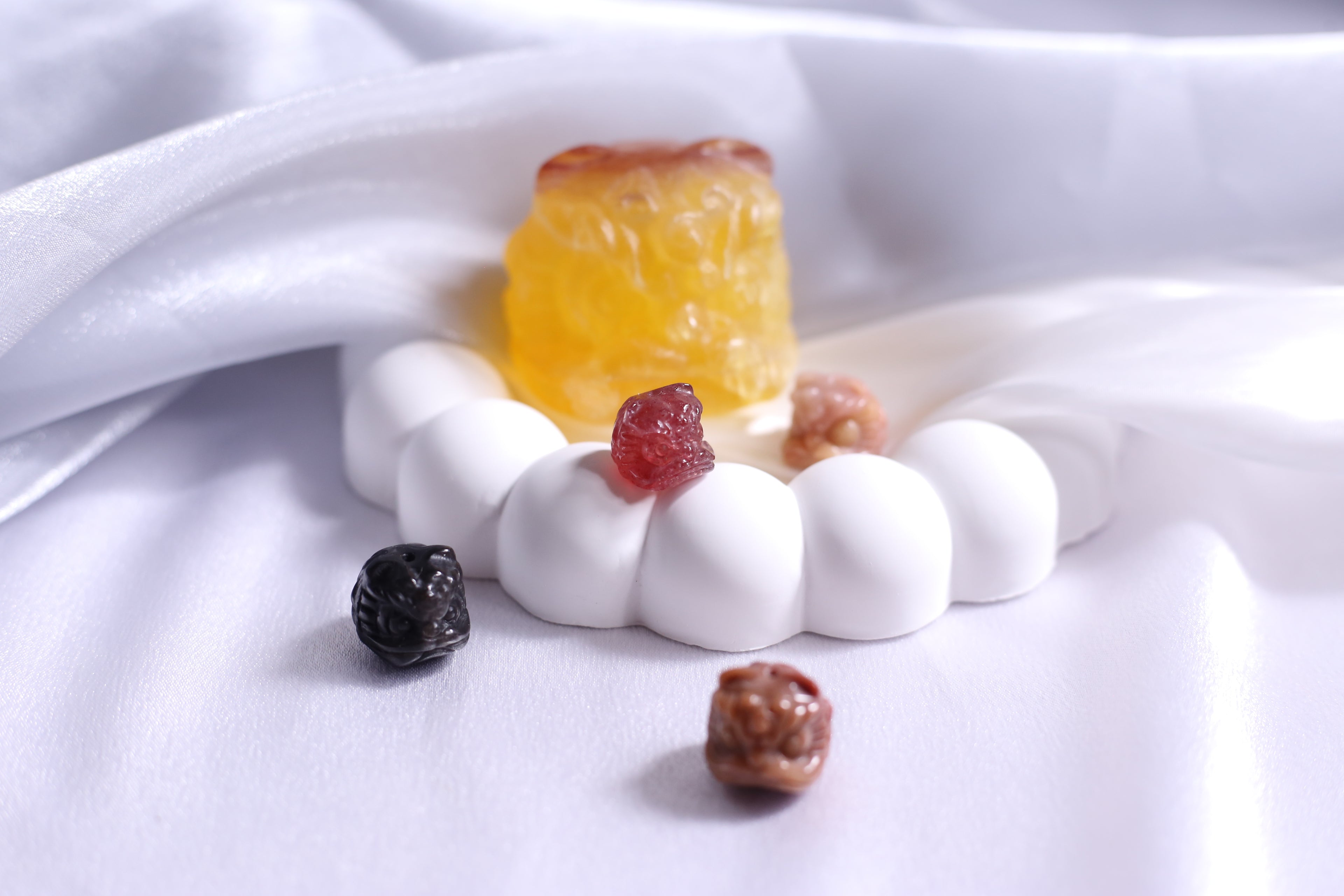 Caramel pudding with fluorite lion