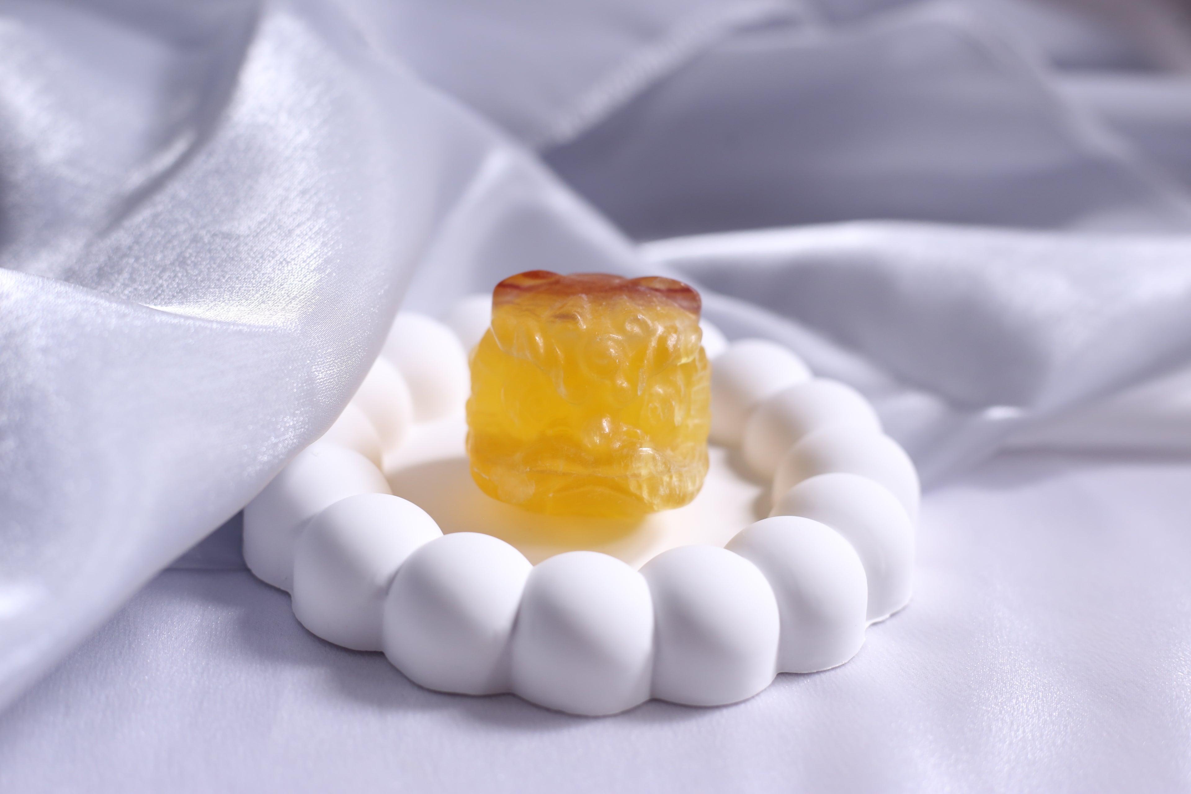 Caramel pudding with fluorite lion