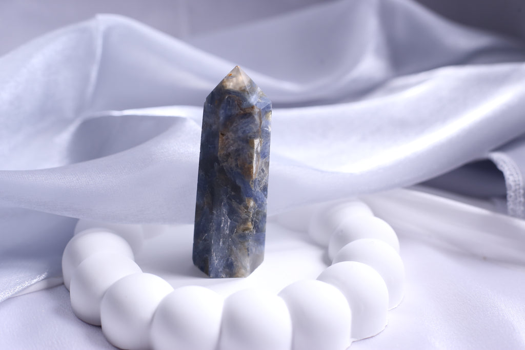 藍晶石柱｜清理能量・靜心平衡的智慧之石